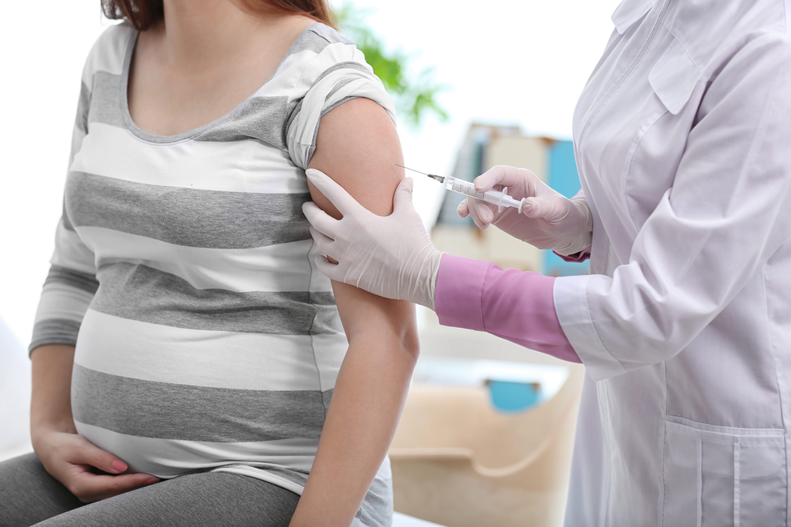 pregnant woman receiving covid-19 vaccine